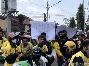 Ratusan Driver Ojol Geruduk Balai Kota Sukabumi, Ada Apa?