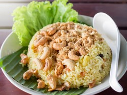 Resep Nasi Goreng Ayam Kacang Mete yang Gurih Spesial Buat Sarapan