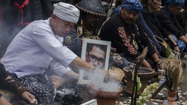 Tuntut Arteria Dahlan Disanksi Berat, Massa Gelar Aksi Ruwatan