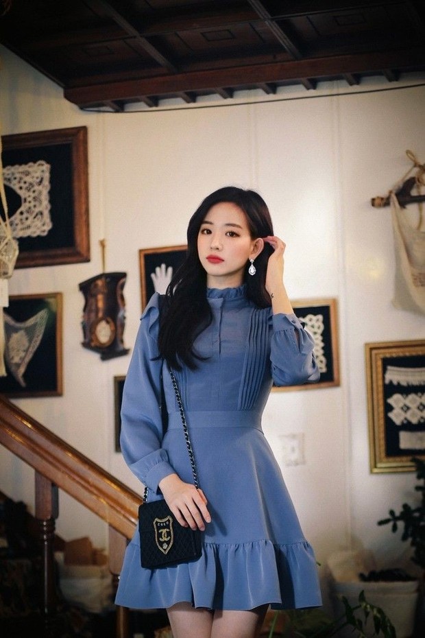 Tampil elegan dengan mini dress