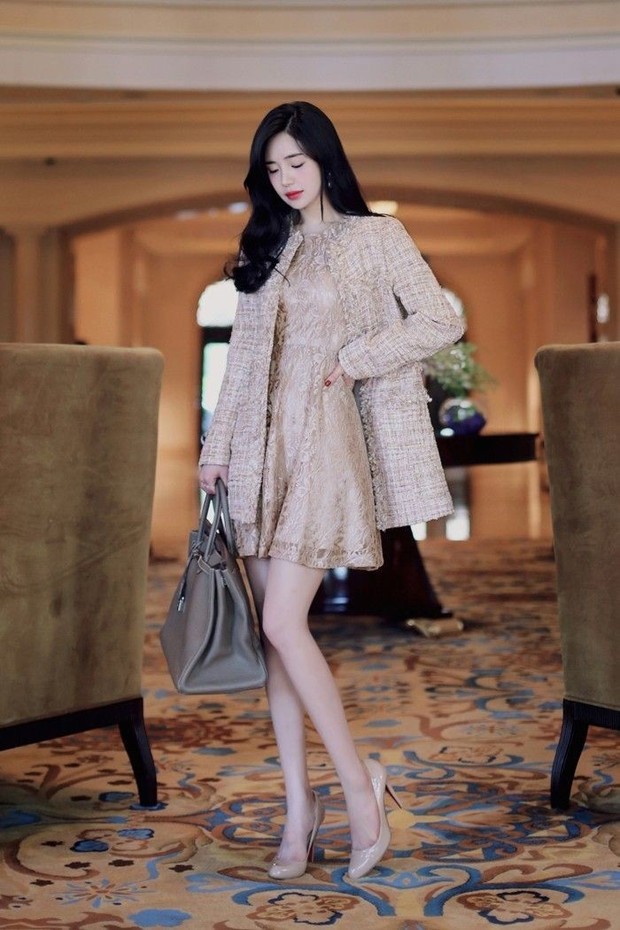 Tampil elegan dengan mini dress