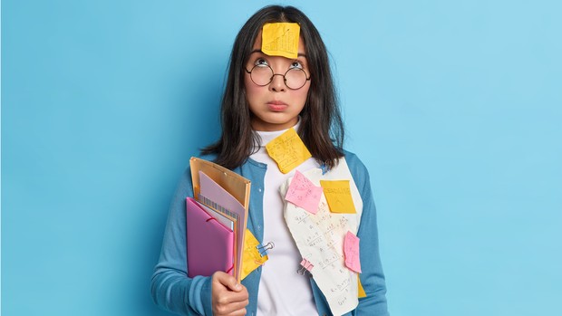 Tanda-tanda overworking yang bisa memicu stres dan pola hidup tak sehat/freepik/wayhomestudio Pola hidup yang memburuk jadi salah satu tanda overworking yang harus diwaspadai.