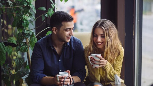 Bertemu dengan Libra berhasil membuat Aquarius bucin karena pola komunikasi yang tepat.