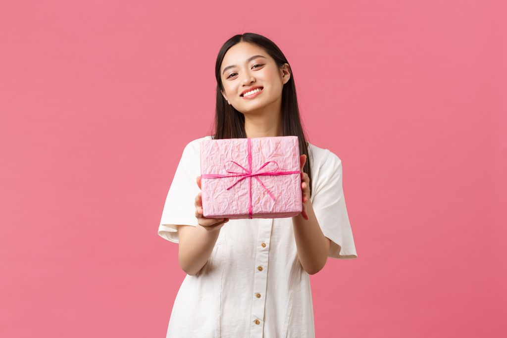 5 Rekomendasi Hadiah Sederhana untuk Pasangan Kamu di Hari Spesial/Foto: Freepik.com/Benzoix