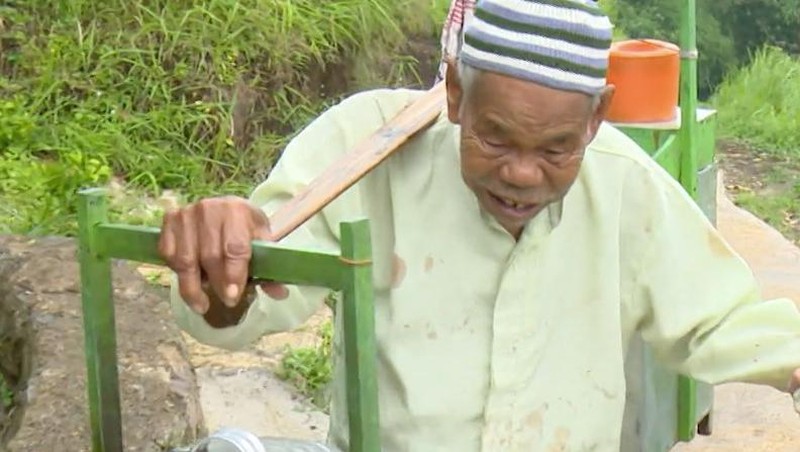 Kisah Sedih Abah Taryo Jual Cilok: Diserempet Motor-Dituduh Curi Pelanggan