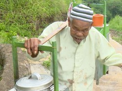 Kisah Sedih Abah Taryo Jual Cilok: Diserempet Motor-Dituduh Curi Pelanggan