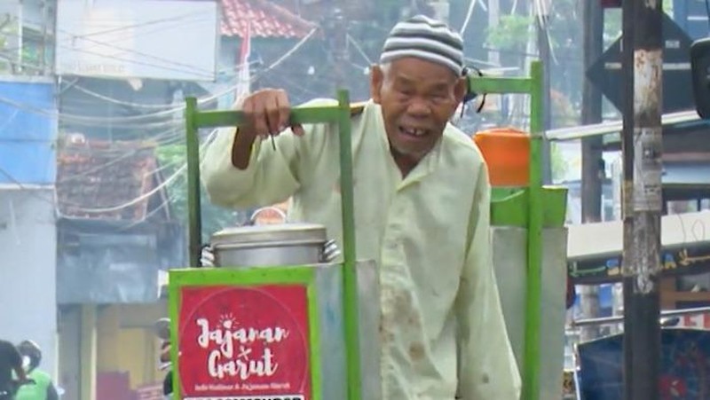 Nestapa Abah Taryo Tertatih-tatih Jual Cilok Nafkahi Keluarga, Mari Bantu!