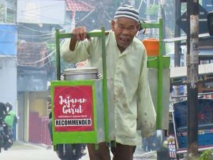 Nestapa Abah Taryo Tertatih-tatih Jual Cilok Nafkahi Keluarga, Mari Bantu!