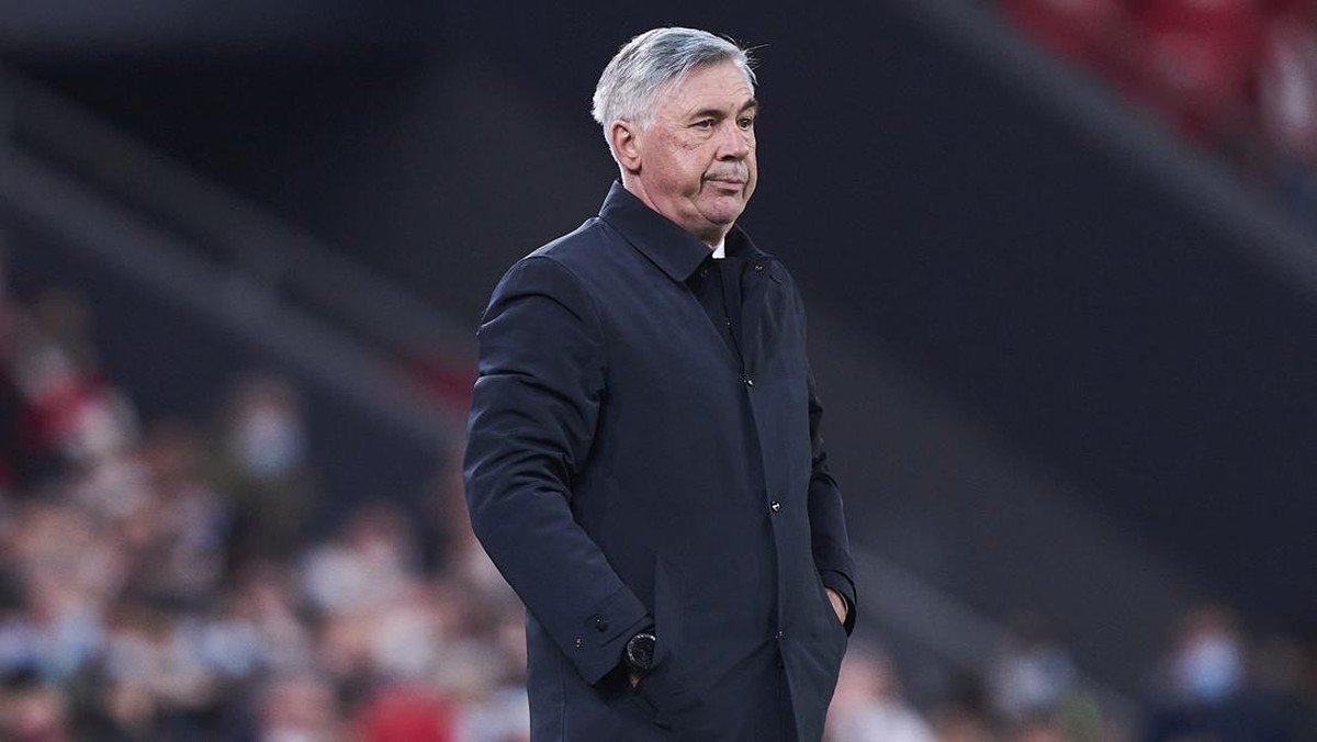 Carlo Ancelotti disorot karena pilihann pergantian pemain dalam kekalahan Real Madrid di markas Athletic Bilbao. (Foto: Getty Images/Juan Manuel Serrano Arce)