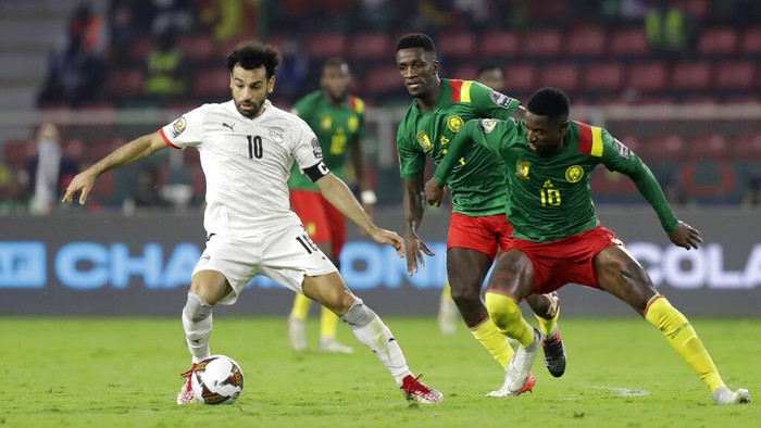 Egypts Mohamed Salah, left controls the ball challenged by Cameroons Vincent Aboubakar during the African Cup of Nations 2022 semi-final soccer match between Cameroon and Egypt at the Olembe stadium in Yaounde, Cameroon, Thursday, Feb. 3, 2022. (AP Photo/Sunday Alamba)