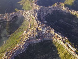 Viral Ada Kota Berbentuk Mirip Manusia