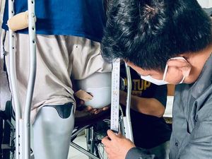 Cerita Coki Beri Kaki Palsu ke Korban Bom Surabaya Urung Terlaksana, Kenapa? Cerita Coki Beri Kaki Palsu ke Korban Bom Surabaya Urung Terlaksana, Kenapa?