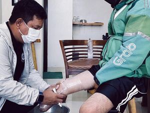 Viral! Kebaikan Hati Coki Bantu Ojol yang Diamputasi Dapatkan Kaki Lagi Viral! Kebaikan Hati Coki Bantu Ojol yang Diamputasi Dapatkan Kaki Lagi