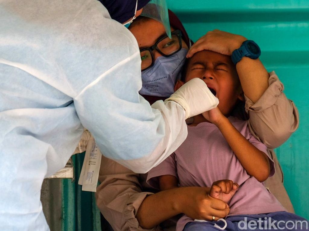 Sama-sama Bikin Tubuh Kelelahan, Ini Bedanya Gejala Tipes Vs Omicron Sama-sama Bikin Tubuh Kelelahan, Ini Bedanya Gejala Tipes Vs Omicron