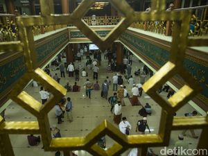 Kagum Dengar Suara Azan, Ini Kisah Mereka yang Jadi Mualaf