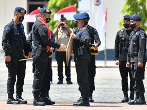 Dankor Brimob Beri Penghargaan ke Personel atas Penanganan Bentrok di Maluku