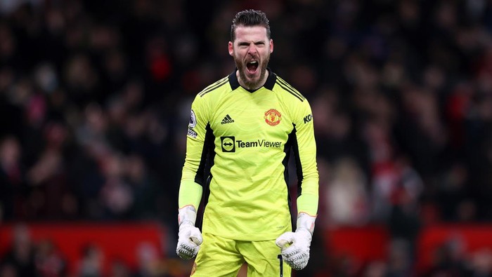 MANCHESTER, ENGLAND - JANUARY 22: David De Gea of Manchester United celebrates his teams first goal during the Premier League match between Manchester United and West Ham United at Old Trafford on January 22, 2022 in Manchester, England. (Photo by Naomi Baker/Getty Images)
