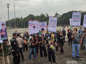 Pasukan Hitam-hitam di Bandung Dukung Cak Imin Maju Pilpres 2024 Pasukan Hitam-hitam di Bandung Dukung Cak Imin Maju Pilpres 2024