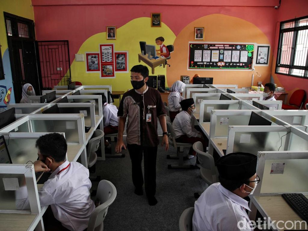 PTM Jakarta Masih Berlaku 50 % Meski Bisa 100 %, Ini Alasan Disdik DKI PTM Jakarta Masih Berlaku 50 % Meski Bisa 100 %, Ini Alasan Disdik DKI