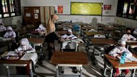 Hari Pertama Sekolah PTM 50 Persen di DKI