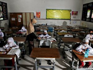 PTM 100 Persen untuk Sekolah-Kuliah, Cek Aturannya di Sini! PTM 100 Persen untuk Sekolah-Kuliah, Cek Aturannya di Sini!