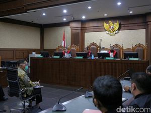 Hakim: Fee SGD 3,5 Juta Inisiatif Konsultan PT Jhonlin Baratama Hakim: Fee SGD 3,5 Juta Inisiatif Konsultan PT Jhonlin Baratama