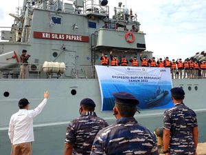 Masyarakat di Perbatasan Bisa Tukar Rupiah di Kapal Perang RI, Ini Caranya