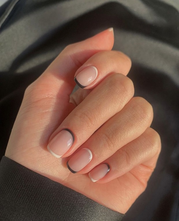 Foto: instagram.com/raelondonnails Nail art minimalis/