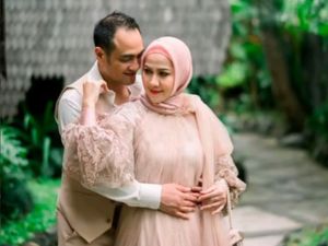 Venna Melinda Ngaku Sempat Nangis di Acara Lamaran Venna Melinda Ngaku Sempat Nangis di Acara Lamaran