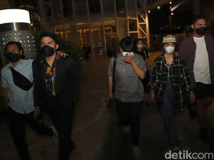 Tegas! Thariq Halilintar Sebut Tak Ada Campur Tangan Keluarga Putus dengan Fuji Tegas! Thariq Halilintar Sebut Tak Ada Campur Tangan Keluarga Putus dengan Fuji