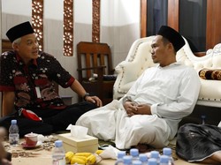 Gus Baha Sebut Ganjar Cucu Kiai Besar: Ini Cucunya Mbah Hisyam Lho