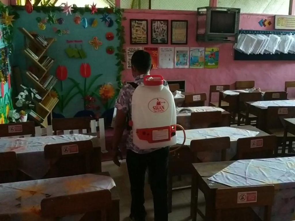 Ada Siswa Positif Corona, 2 SMP di Pekanbaru Setop Belajar Tatap Muka Ada Siswa Positif Corona, 2 SMP di Pekanbaru Setop Belajar Tatap Muka
