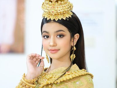 10 Potret Cantik Putri Kerajaan Kamboja yang Disebut Lisa Blackpink Kecil