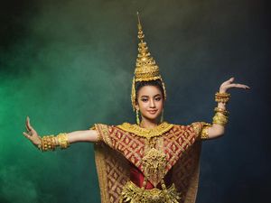 Anggota Kerajaan Kamboja Ini Disebut Mirip Lisa BLACKPINK Anggota Kerajaan Kamboja Ini Disebut Mirip Lisa BLACKPINK