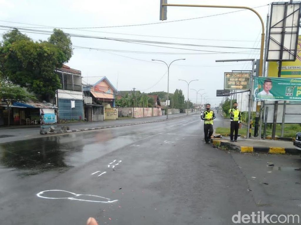 Nahas Anggota TNI di Jombang, Tewas dalam Kecelakaan Saat Berangkat Kerja