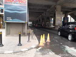 Kata Warga, Kerusakan Jl Fatmawati Stasiun Haji Nawi Disebabkan Got Meluap