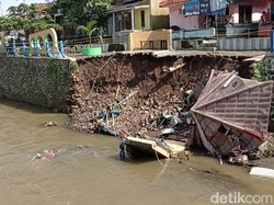 Warga Khawatir Longsor Bantaran Sungai Ciloseh Meluas
