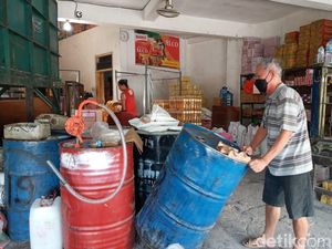 Harga Turun Tapi Stok Minyak Goreng Curah di Kota Blitar Kosong