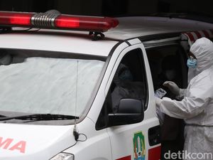 Menkes Imbau Jangan Panik Kasus COVID-19 RI Naik, Pasien di RS Terkendali Menkes Imbau Jangan Panik Kasus COVID-19 RI Naik, Pasien di RS Terkendali