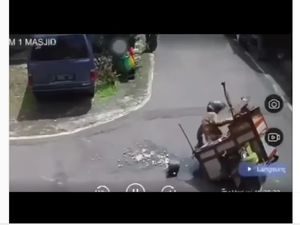 Video Penjual Bakso Diviralkan Pura-pura Jatuh di Salatiga, Apa Faktanya?