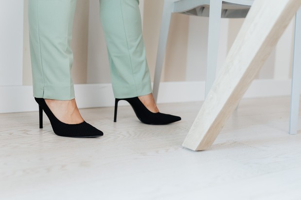 Perempuan wajib memakai high heels di kantor/Foto: Pexels.com/Karolina Grabowska 5 Aturan aneh bagi perempuan di sejumlah negara