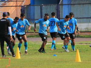 Geliat Persela yang Diterjang Badai COVID-19 untuk Hadapi Persebaya Geliat Persela yang Diterjang Badai COVID-19 untuk Hadapi Persebaya