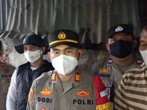 Polisi Kembali Acak-acak Kampung Boncos Jakbar, Pemakai Narkoba Diciduk! Polisi Kembali Acak-acak Kampung Boncos Jakbar, Pemakai Narkoba Diciduk!