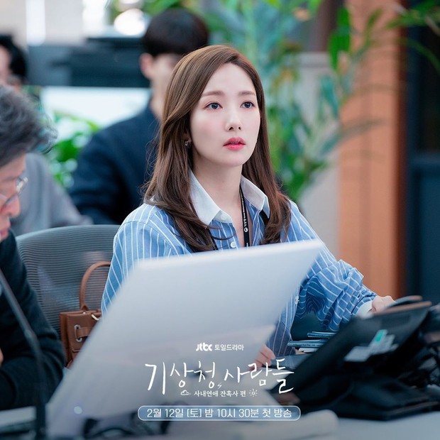 Potret Park Min Young sebagai Jin Ha Kyung di drama Forecasting Love and Weather.