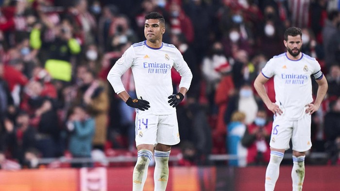 BILBAO, SPAIN - FEBRUARY 03: Carlos Casemiro of Real Madrid reacts after being scored by Athletic Club during the Copa del Rey Quarter Final match between Athletic Club and Real Madrid at Estadio de San Mames on February 03, 2022 in Bilbao, Spain. (Photo by Juan Manuel Serrano Arce/Getty Images)