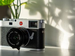Mengulas Kamera Sultan Leica M11 Seharga Rp 144 Juta Mengulas Kamera Sultan Leica M11 Seharga Rp 144 Juta