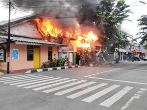 3 Kios di Jaktim Terbakar, Diduga Akibat Korsleting