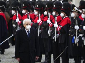 Momen Pelantikan Mattarella Jadi Presiden Italia di Usia 80 Tahun