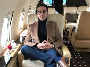Buntut Penipuan Rp 143 M Tinder Swindler, Simon Leviev Kena Banned Buntut Penipuan Rp 143 M Tinder Swindler, Simon Leviev Kena Banned