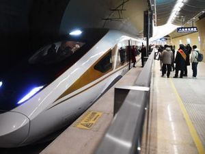 Foto: Kereta Berkecepatan Tinggi dan Stasiun Kereta Api Terdalam di Dunia Foto: Kereta Berkecepatan Tinggi dan Stasiun Kereta Api Terdalam di Dunia
